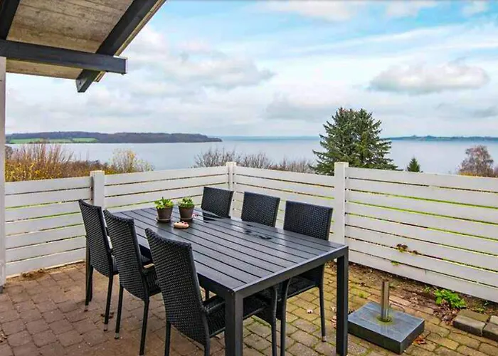 2 Bedroom Awesome In Обенро